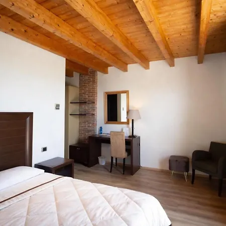 Отель Tenuta Molino Dei Sassi
