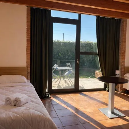 Отель Tenuta Molino Dei Sassi 3*